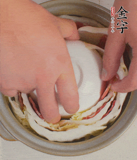 寬度剛好是鍋的高度?？垡粋€小碗更有助于幫助造型。