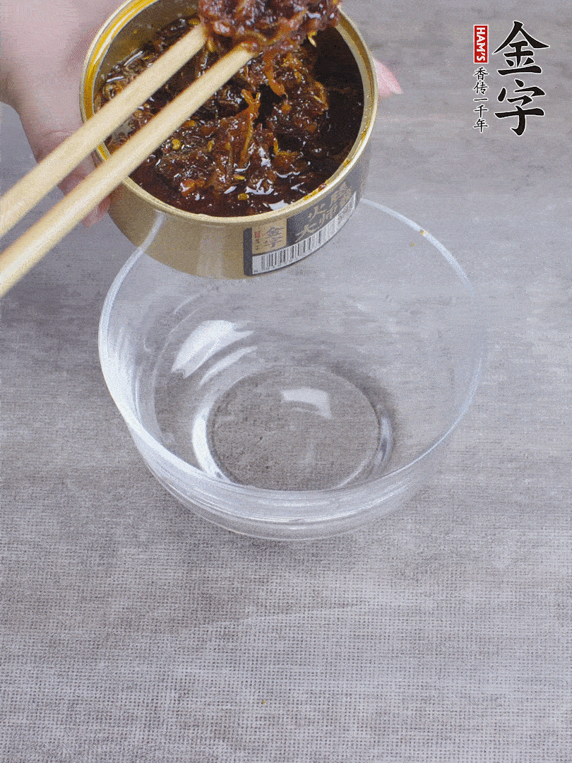 金字火腿大師醬2勺、醬油1勺、白砂糖1/2勺調(diào)勻。