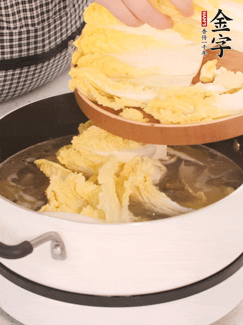 放入娃娃菜、金針菇再燉煮5分鐘。