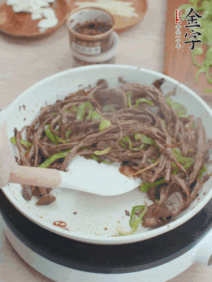 少許鹽調(diào)味。