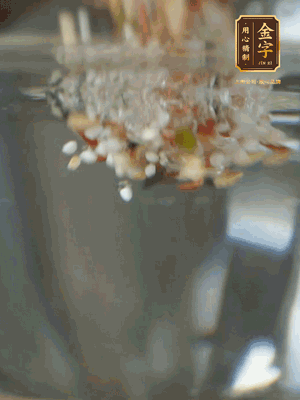雜糧提前浸泡6小時，洗凈后下砂鍋